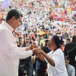 Maduro anuncia 335 nuevas casas para atender a los abuelos