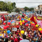 Catia La Mar recibe con entusiasmo a Maduro