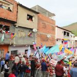 Maduro llama a la oposición al diálogo en las comunidades