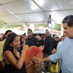 Maduro anuncia agenda concreta para la cultura