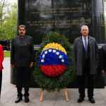 Mandatarios de Venezuela y Cuba rinden honores a El Libertador en Rusia
