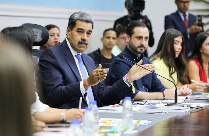 Maduro se reúne en Consejo de Vicepresidentes