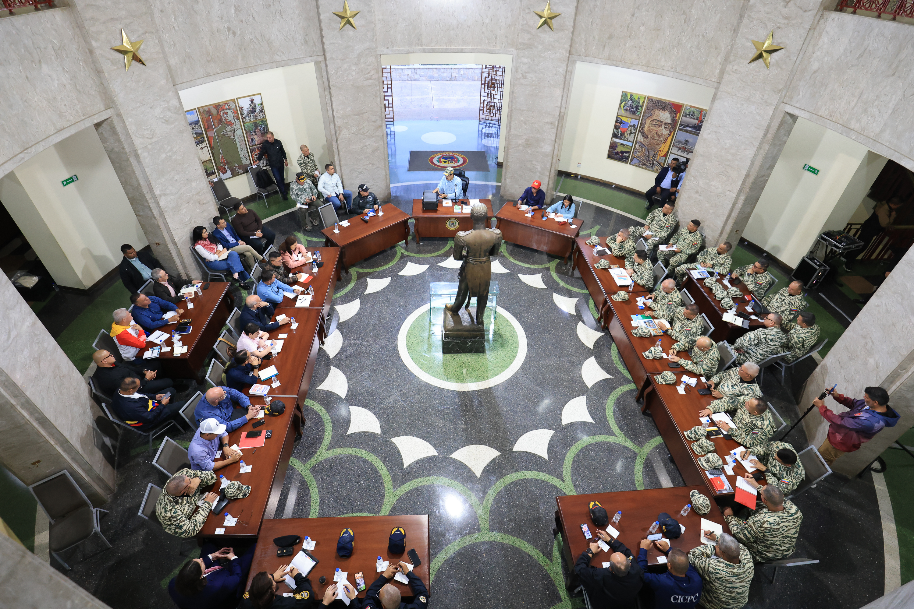 Jefe de Estado refuerza defensa nacional