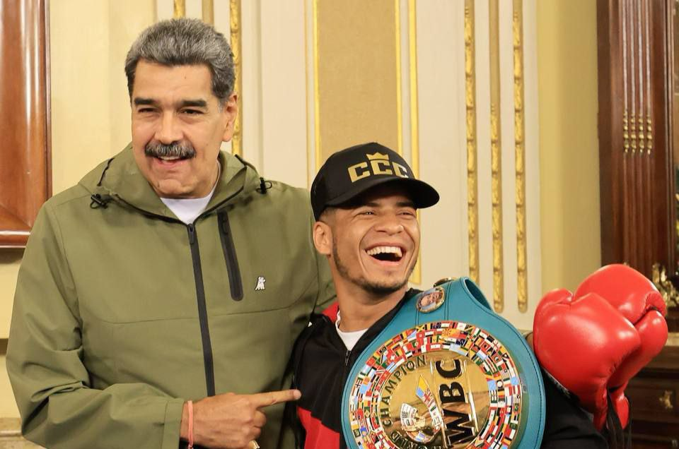 Maduro celebra triunfo del campeón venezolano
