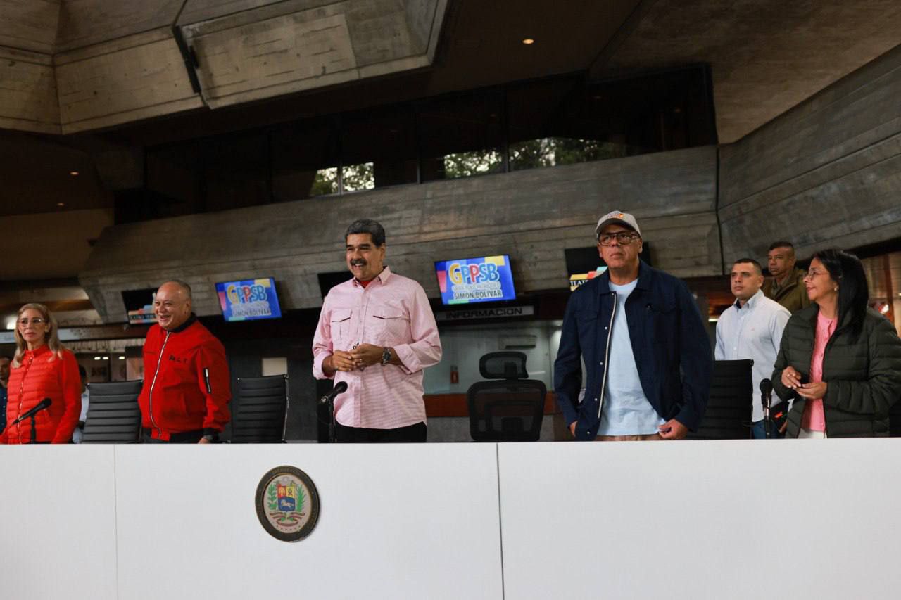 Maduro se reúne con gobernadores y alcaldes del GPPSB