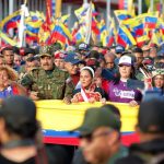 ¡Que viva Bolívar y su espada redentora!