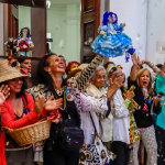 GMVV rinde tributo a muñequeras de trapo