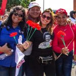 Caracas se viste de rojo en la Marcha de los Claveles para honrar a Alí Primera