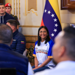 Ministro Juan Escalona: «Con una impresionante remontada en el 8vo inning, se coronaron campeones»
