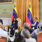 «Como víctima del Puntofijismo escucho el dolor que puede sentir una madre al perder un hijo»: Presidenta (E) Delcy Rodríguez conversó con víctimas de la violencia política en Venezuela