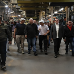 Ministros Piñate y Villegas inspeccionan planta de neumáticos en Carabobo