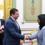 Presidenta (E) Delcy Rodríguez se reúne con representantes de la empresa Shell