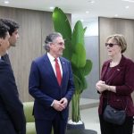 Arriba a Venezuela el Secretario del Departamento de Interior de EEUU, Doug Burgum