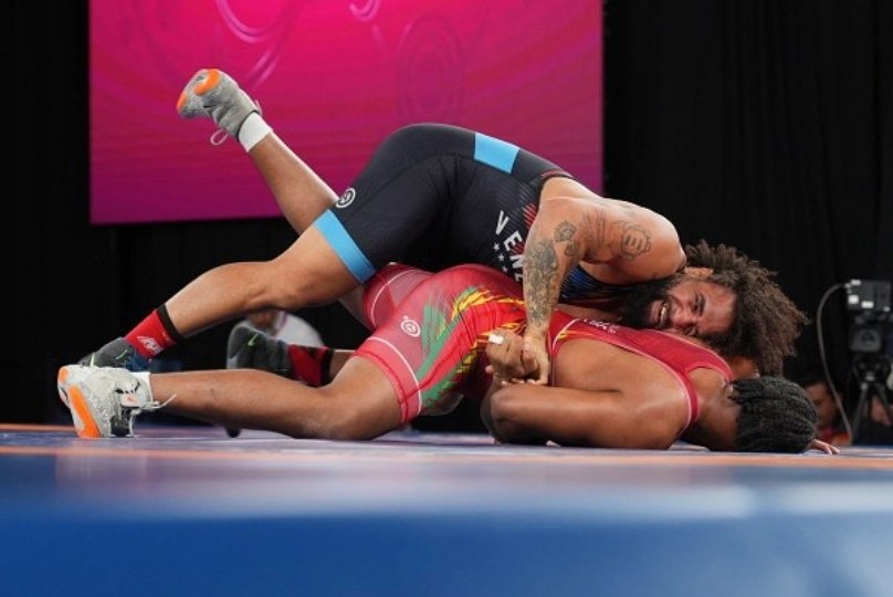 Venezuela alcanza nuevas medallas en lucha en los Suramericanos