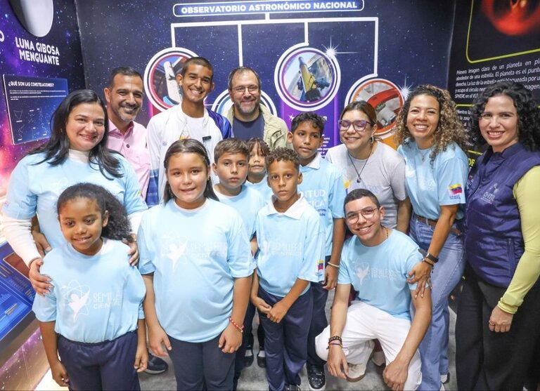 En el contexto del Plan Venezuela Renace, el Gobierno Nacional inauguró el Centro Didáctico para la Enseñanza de las Ciencias en la localidad de Mamo, parroquia Catia La Mar del estado La Guaira. El acto contó con la participación de los niños y niñas del Programa Nacional Semilleros Científicos, quienes conocieron de cerca estas nuevas instalaciones diseñadas para transformar la curiosidad en conocimiento e incentivar el desarrollo de vocaciones científicas desde temprana edad.