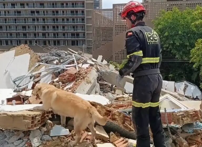 Presidenta Delcy Rodríguez rinde homenaje a héroe canino de rescate