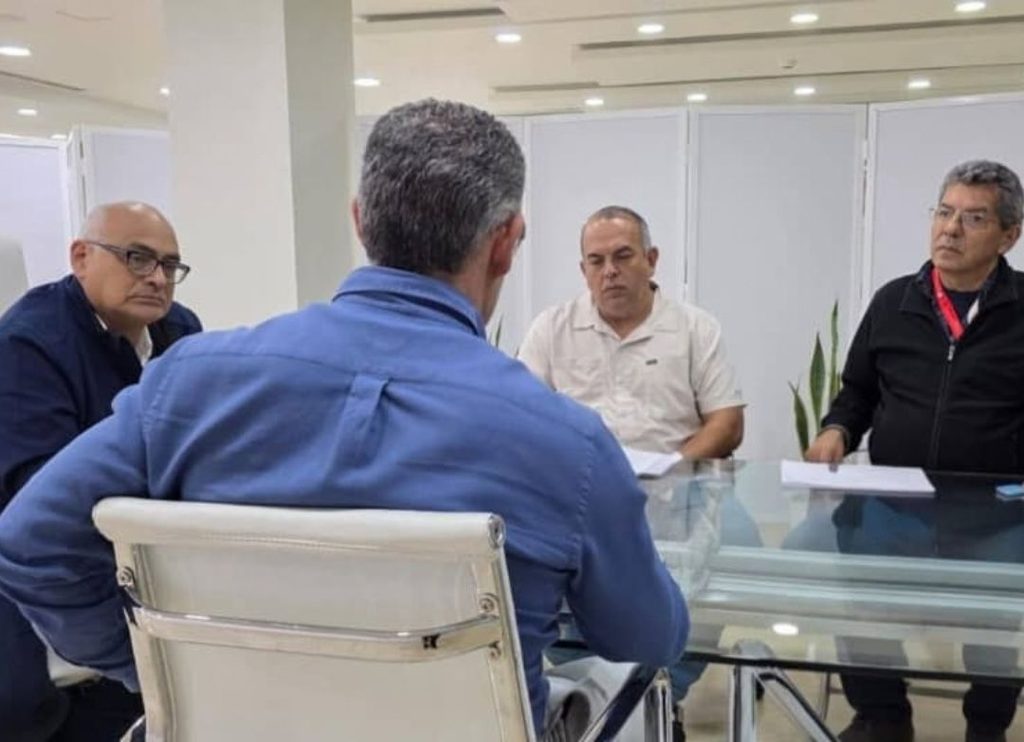 Ministro del Poder Popular para la Salud, Dr. Carlos Alvarado, sostuvo un encuentro de trabajo con el Doctor en Farmacia e investigador de la Universidad del País Vasco, Gorka Orive. La reunión técnica tuvo como objetivo principal la evaluación de convenios y alianzas estratégicas orientadas al desarrollo de la investigación farmacológica en Venezuela.