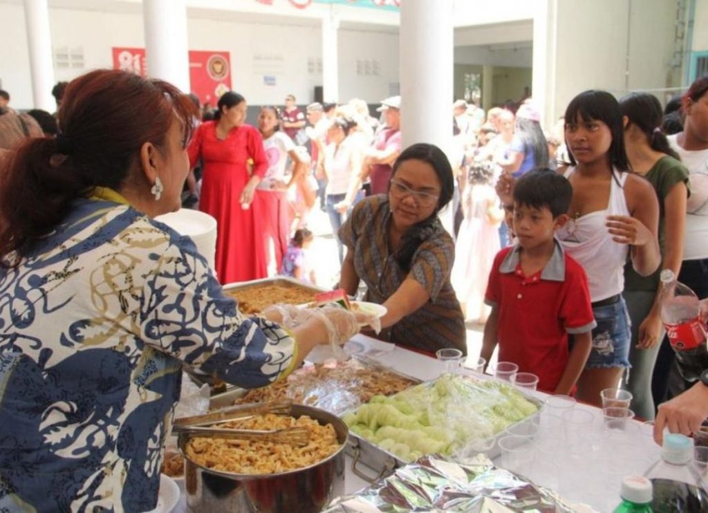 Ministerio del Poder Popular para la Cultura (MinCultura) y la Embajada de la República de Indonesia desarrollaron una agenda cultural conjunta en las instalaciones de la U.E.N. Pedro Emilio Coll, con el propósito de impulsar el intercambio de saberes y consolidar la identidad de ambos pueblos. La actividad combinó las tradiciones de Indonesia con la riqueza del folclor venezolano a través de muestras de danza, música, degustaciones gastronómicas y talleres socioculturales que fomentan el diálogo, la solidaridad y la fraternidad entre las naciones.