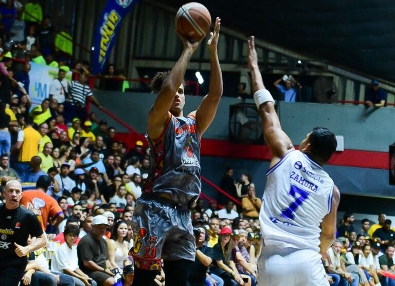 Emoción del baloncesto continúa este miércoles con el juego Guaiqueríes vs Gaiteros