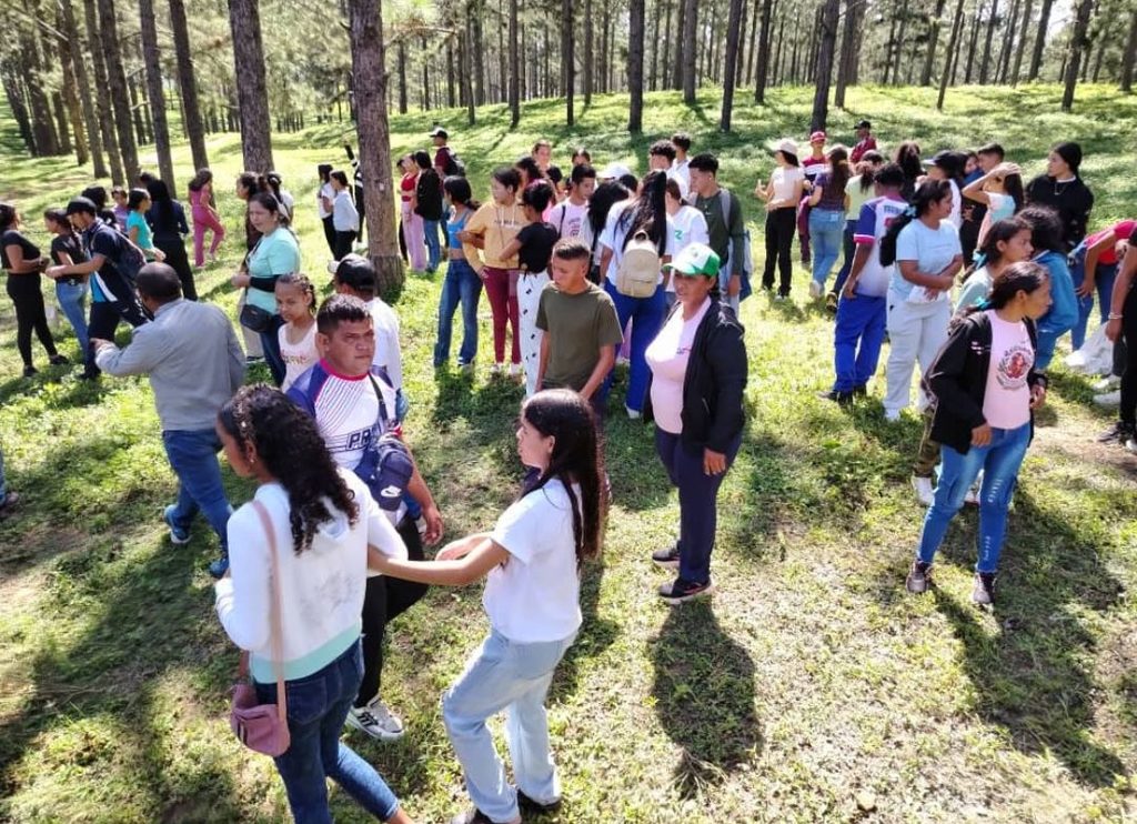 En el contexto de la conmemoración de los 18 años del nacimiento de la Juventud del Partido Socialista Unido de Venezuela (JPSUV), jóvenes comuneros de la sierra falconiana desarrollaron el primer Encuentro de la Juventud.
