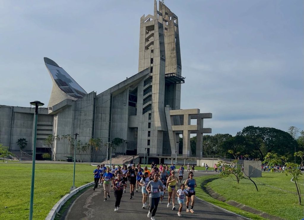 Más de 600 deportistas celebraron el Día Mundial del Turismo con carrera en Portuguesa