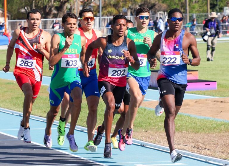 Ryan López logra medalla de plata en los 800 metros de los Juegos Suramericanos 2026