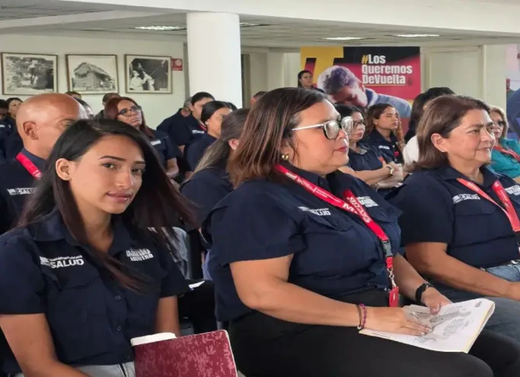 Fundación Misión Barrio Adentro presentó los resultados correspondientes al período mayo-agosto durante una jornada de evaluación institucional efectuada en el auditorio Arnoldo Gabaldón del Ministerio del Poder Popular para la Salud (MinSalud). La presidenta del organismo, Nellys Molina, lideró este encuentro junto a la directiva y los responsables de las 13 gerencias nacionales con el objetivo de revisar los programas territoriales, ajustar procesos operativos y elevar la calidad de la atención médica primaria en el país.