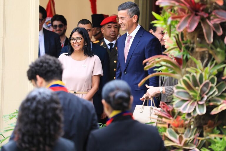 Presidenta Delcy Rodríguez despide al Mandatario paraguayo Santiago Peña