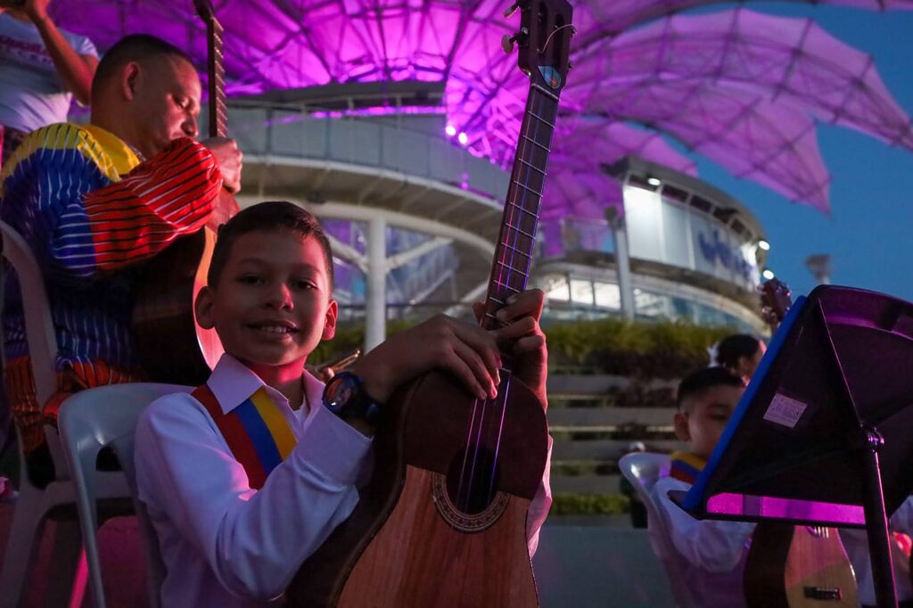 Cuatro venezolano es certificado como embajador cultural