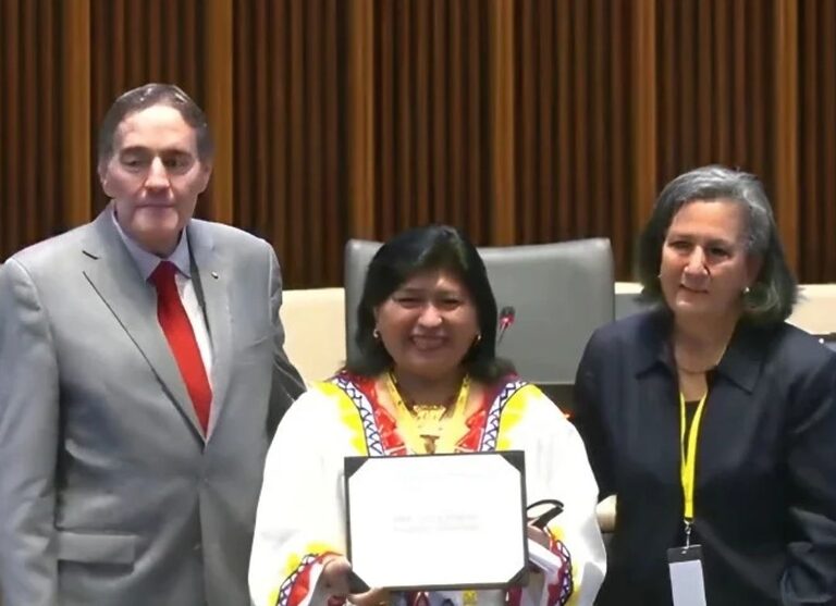 galardón a viceministra de salud