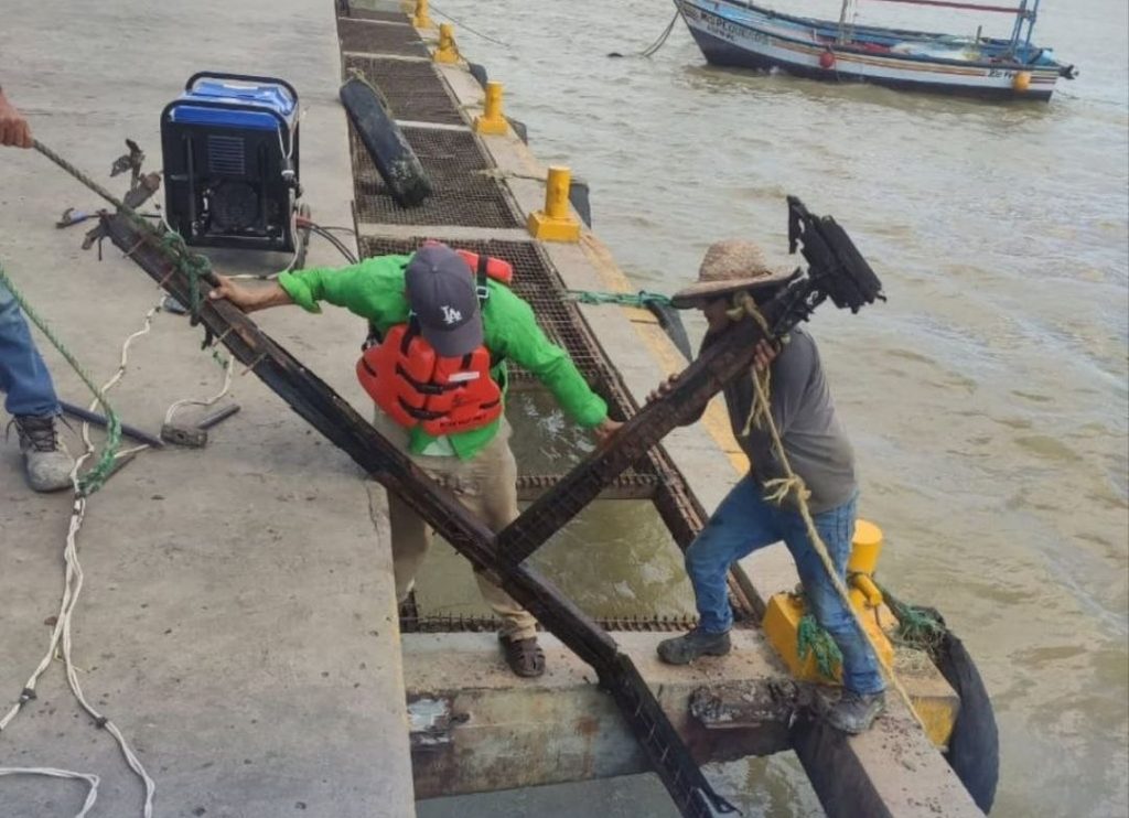 Rehabilitan zona de carga en Muelle Pesquero de La Vela