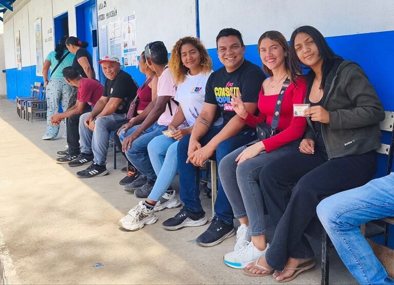 Pueblo venezolano elige sus proyectos en democracia directa ​