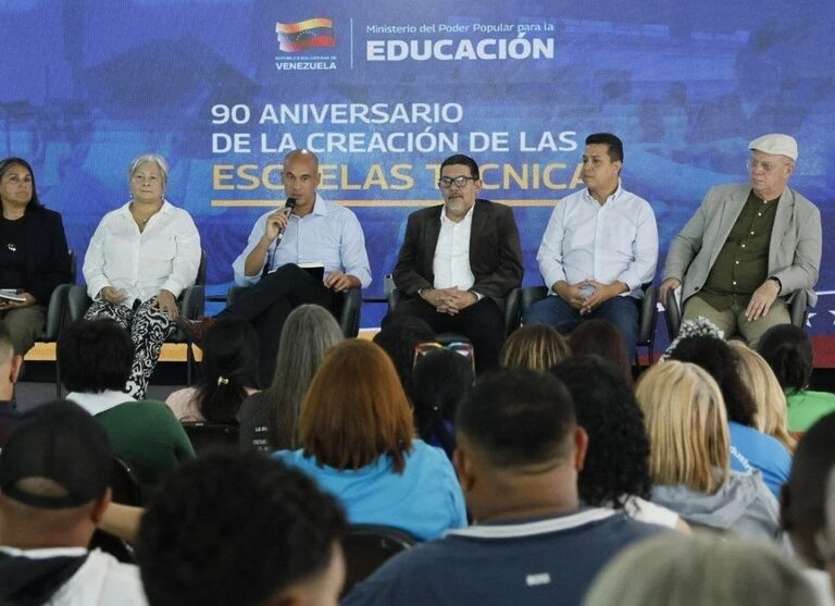 Escuelas técnicas celebran 90 años con 250 mil alumnos​
