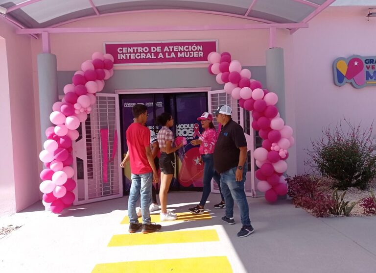 Inauguran centros de atención médica integral para la mujer en el Mes Rosa