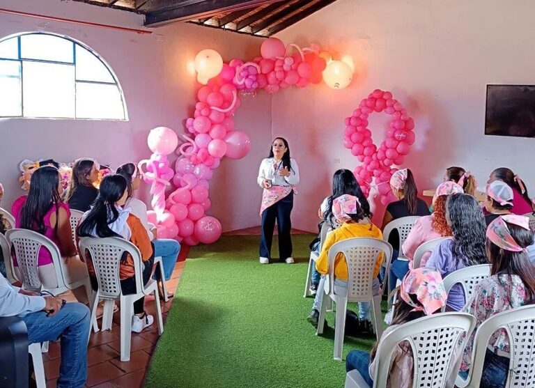 Lara impulsa el empoderamiento femenino en el Mes Rosa