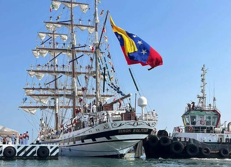 Buque Escuela "Simón Bolívar" recibe visita institucional​