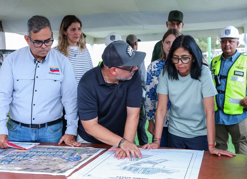 Presidenta Delcy Rodríguez evalúa avance de obras en el Urbanismo de los Sueños Azules en Catia La Mar