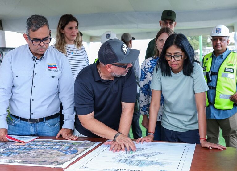 Presidenta Delcy Rodríguez evalúa avance de obras en el Urbanismo de los Sueños Azules en Catia La Mar