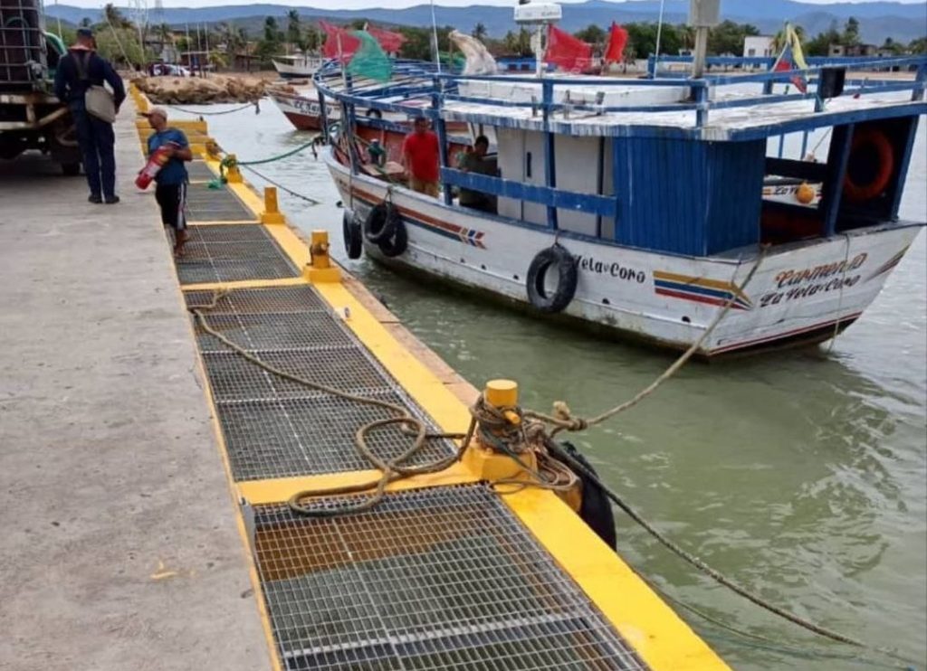 Rehabilitan zona de carga en Muelle Pesquero de La Vela