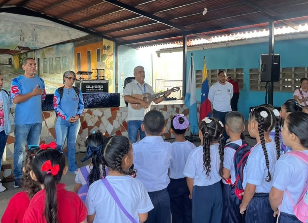 Idenna inicia reimpulso en Sucre con jornada formativa y recreativa en la E.B. Federal Sucre