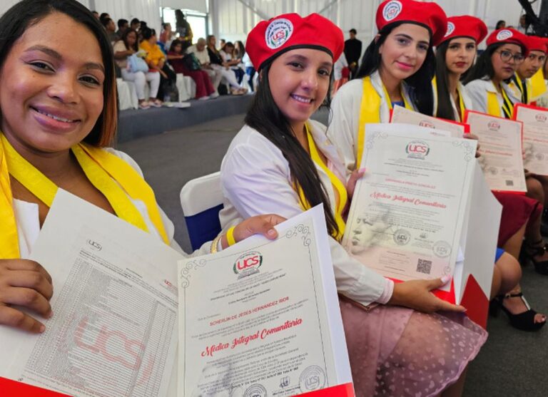 Médicos Integrales Comunitarios combinan excelencia académica y vocación social ​