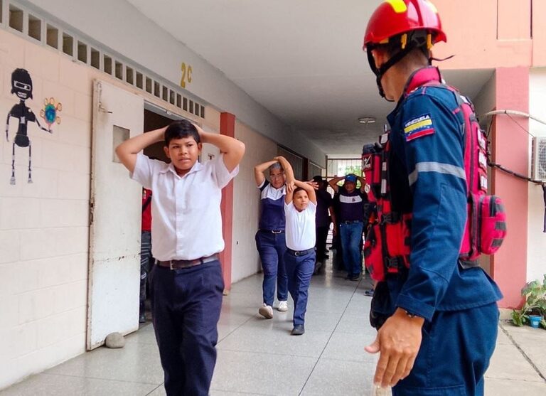 Falcón realiza histórico simulacro sísmico con más de 26 mil participantes