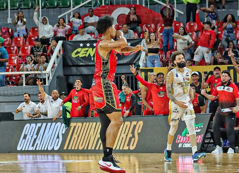 Cocodrilos nivela la serie tras vencer 77-74 a Gaiteros en el Parque Naciones Unidas