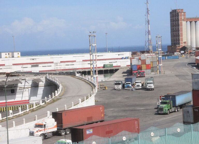 Puertos venezolanos se integran a navieras globales