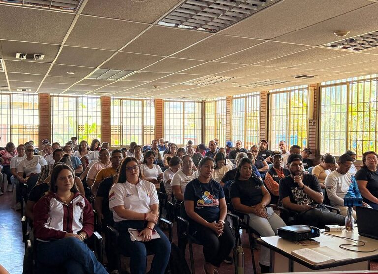 Instalan Sistema de Formación Comunal para fortalecer el Poder Popular en Sucre ​