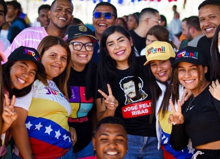 Juventud participa en la Consulta Popular Nacional