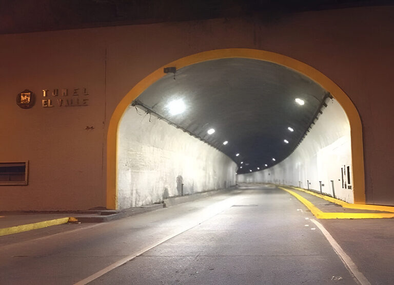 Envial ejecuta labores de limpieza en el túnel El Valle