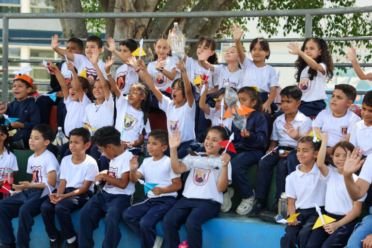 Más de 400 estudiantes participaron en actividades educativas de la Semana Mundial del Espacio