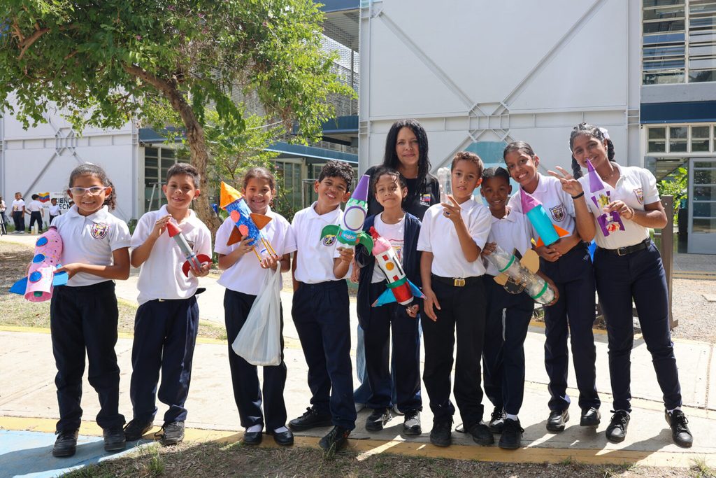 Más de 400 estudiantes participaron en actividades educativas de la Semana Mundial del Espacio