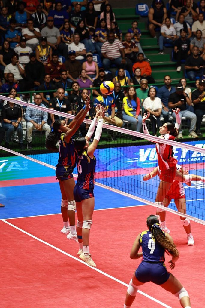 Venezuela lucha por su pase a semifinales del Sudamericano de voleibol